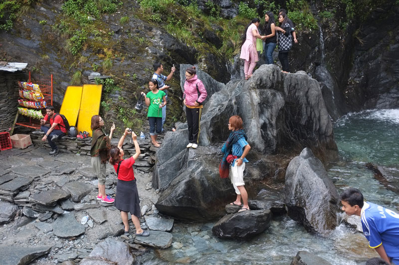 น้ำตก Bhagsu Mcleodganj