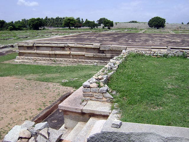 Βασιλικό περίβλημα, Hampi