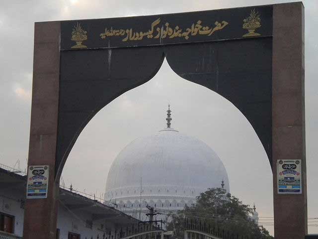 Hazrat-khwaja-bande-nawaz1