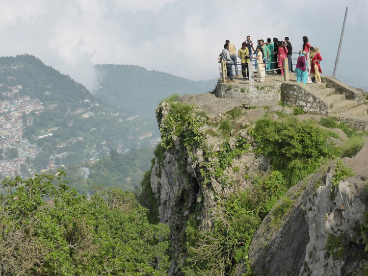 Tiffin Üst, Nainital