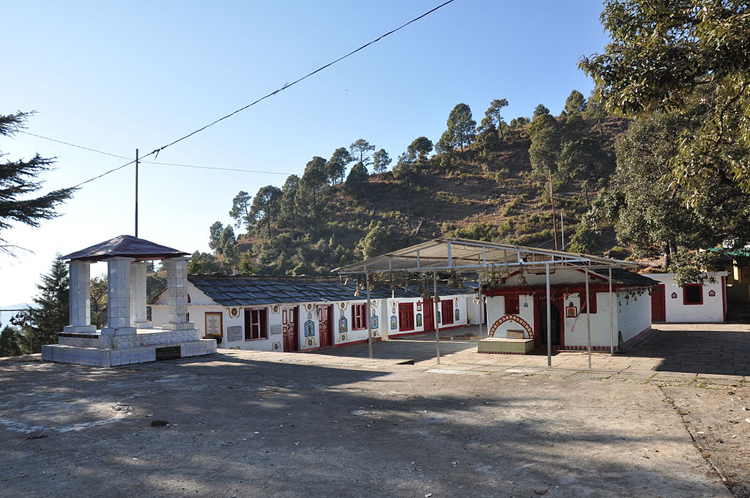 Templo de Chitai Golu Devta